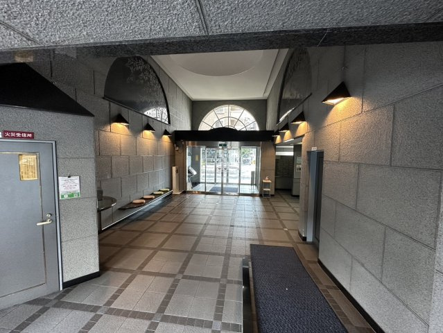 ライオンズプラザ榴ヶ岡のエントランス