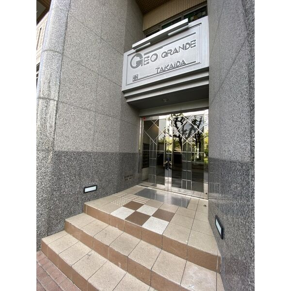 ジオ・グランデ・高井田のエントランス