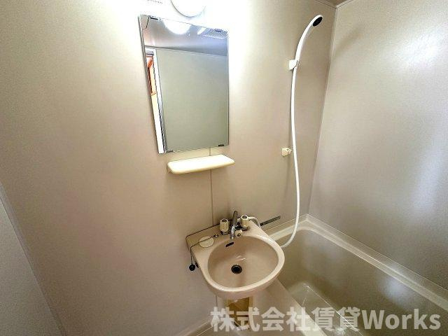 MMハイツの洗面所|明るい洗面所です
