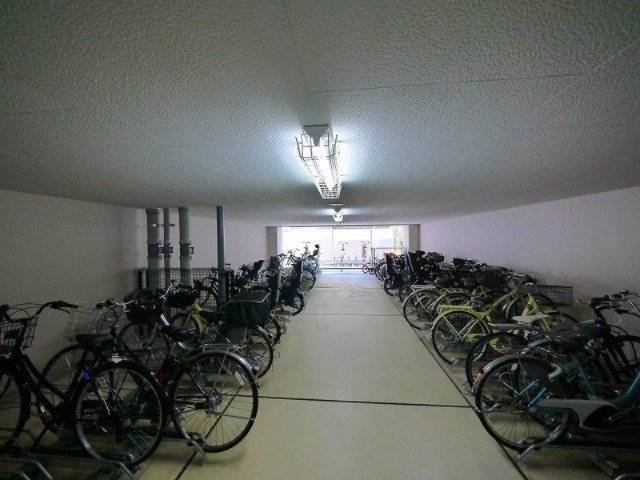 ローレルスクエア高の原プレミストのその他共用部分|駐輪場です