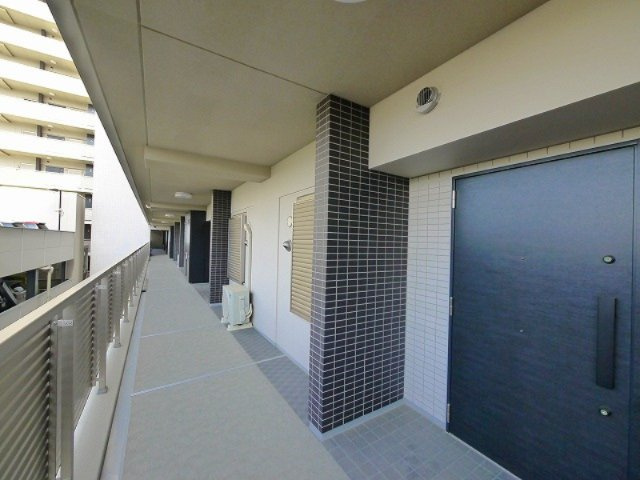 ローレルスクエア高の原プレミストのその他共用部分|廊下です