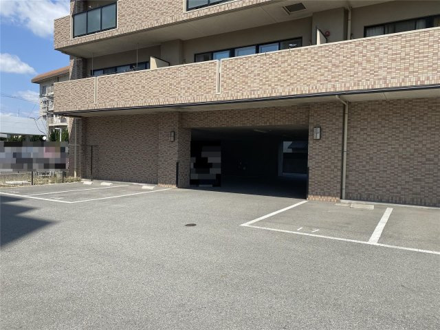 キャッスルコート飾磨弐番館の駐車場