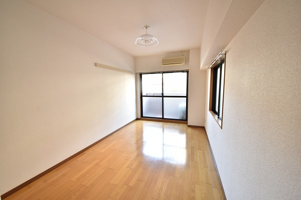 ライジングスクエアの洋室