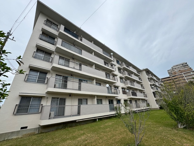 中宮第4住宅74棟の外観