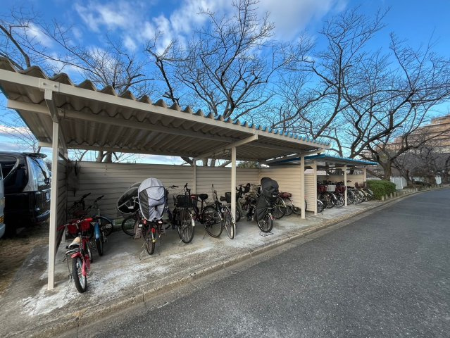 中宮第4住宅74棟の駐車場