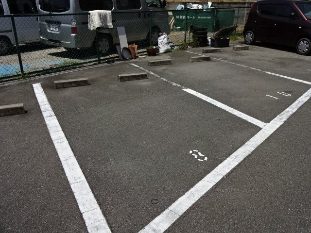 グリーンハイツ北平野の駐車場