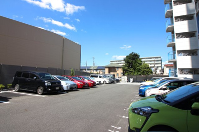 【駐車場】 | ファミール伏見B棟 | 【駐車場】7000円/月※駐車場などの空き状況は最新の情報をご確認下さい