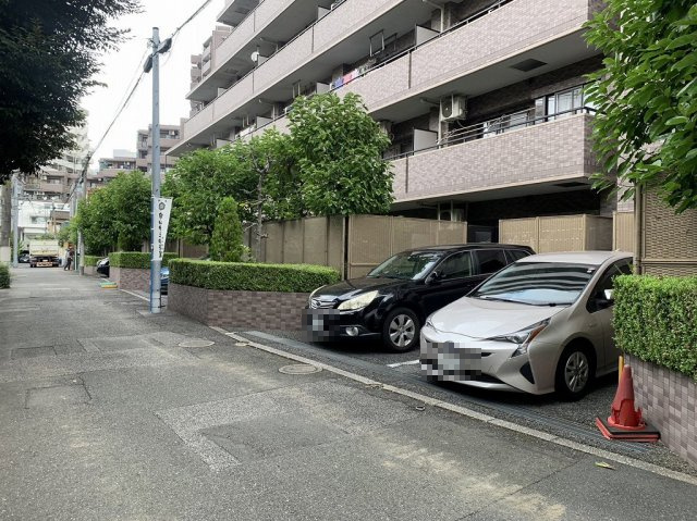 ライオンズマンション文京白山の駐車場