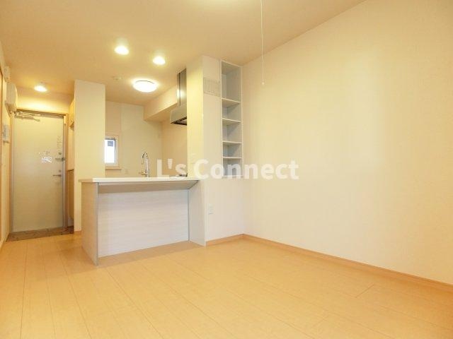 【居間・リビング】 | フラット | ９．１帖のＬＤＫ。カウンターキッチンです。