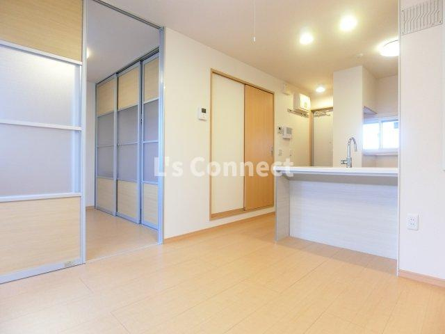 【内装】 | フラット | 居室と寝室を分けて生活できる１ＬＤＫ。