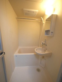 ベイステート安間の浴室