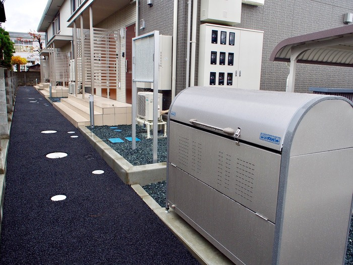 Elvita|共用通路とゴミＢＯＸ