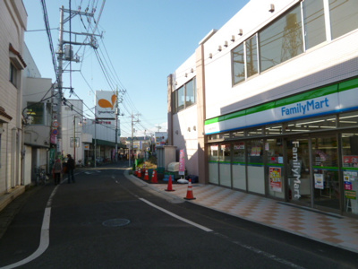 ファミリーマート稲城長沼駅前店230ｍ