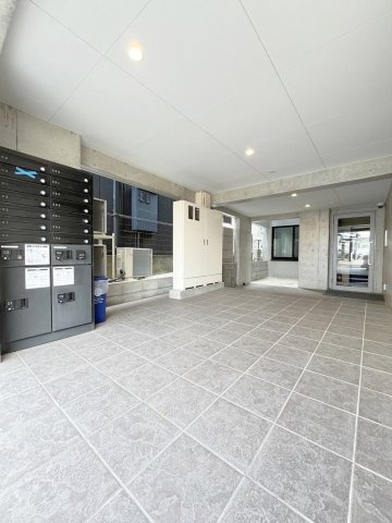 「防音マンション」ラシクラス新江古田のエントランス|落ち着いたエントランスです