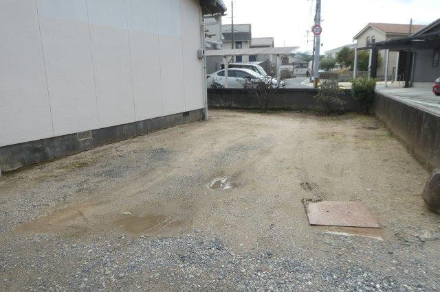 倉敷市福島の倉庫の駐車場