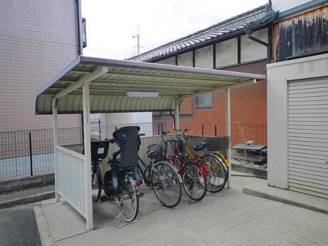サニードゥウェリング　Ⅱのその他共用部分|屋根付き駐輪場スペース完備です