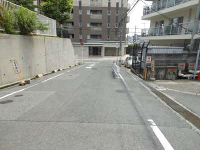 【周辺】 | 関大前スカイハイツC棟 | 前面道路