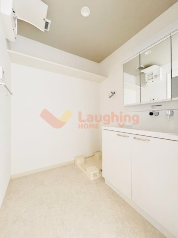 AZUR（アジュール）日吉町の洗面所|明るい洗面所です