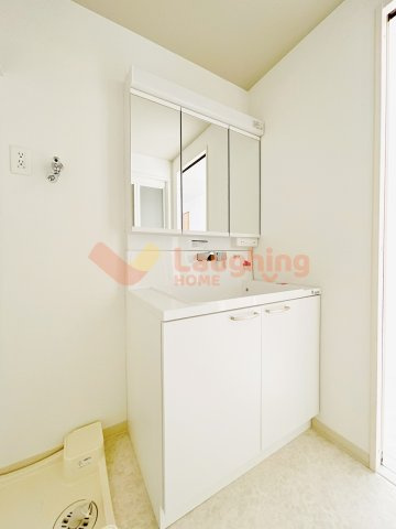 AZUR（アジュール）日吉町の洗面所|ゆったりとスペースのある洗面所