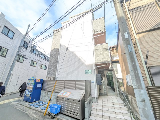 アザーレ・バモス読売ランド前の外観