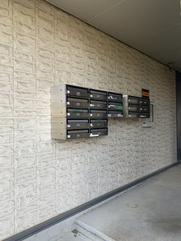 ヴィラージュ市川大町のその他共用部分|共用部にはメールBOX♪