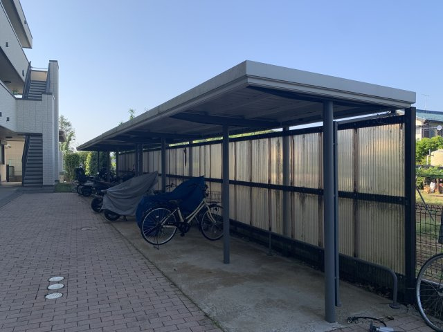 ヴィラージュ市川大町のその他共用部分|共用部には駐輪場あり♪