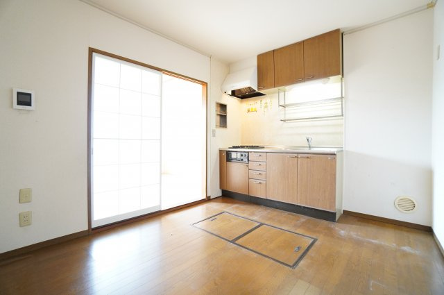 【居間・リビング】 | エーデルハイムD | ※同物件・反転タイプの写真です。