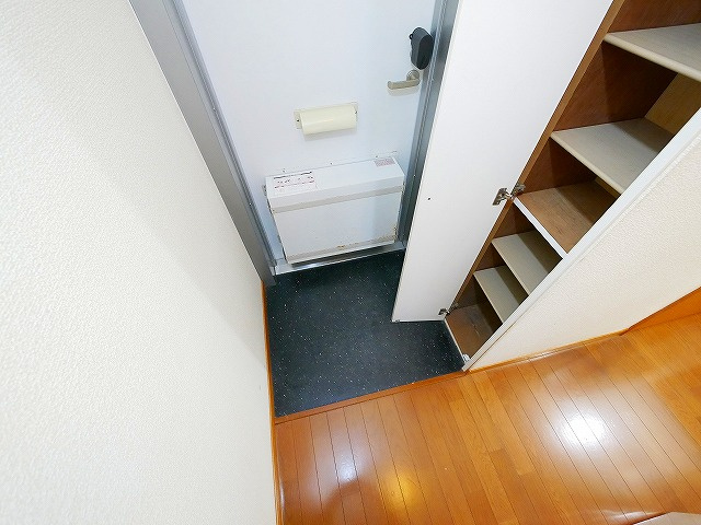 レオパレス萩ヶ丘の玄関