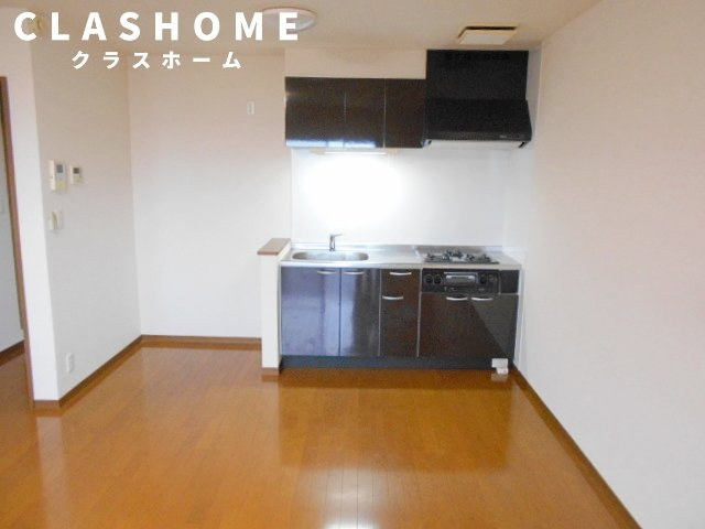 アンプルール リーブル SoleadoⅡの居間・リビング|同物件の別部屋になります。