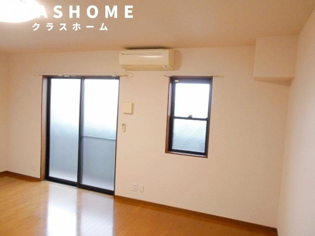 アンプルール リーブル SoleadoⅡの居間・リビング|同物件の別部屋になります。