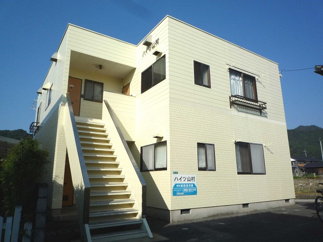 ハイツ山村の外観