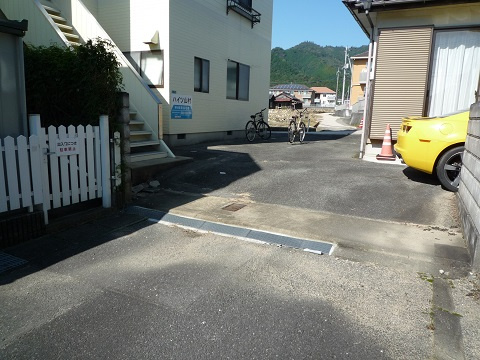 ハイツ山村の駐車場