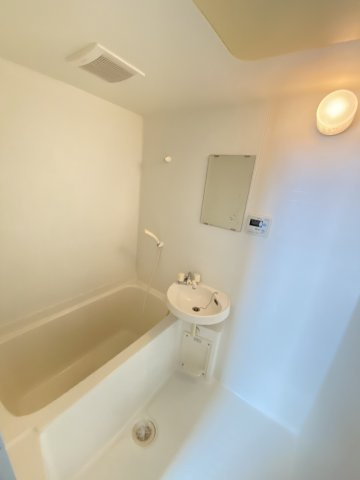 ハイツ山村の浴室|落ち着いた空間のお風呂です