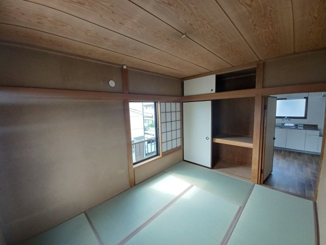 松山町1丁目8-10店舗付住居の和室