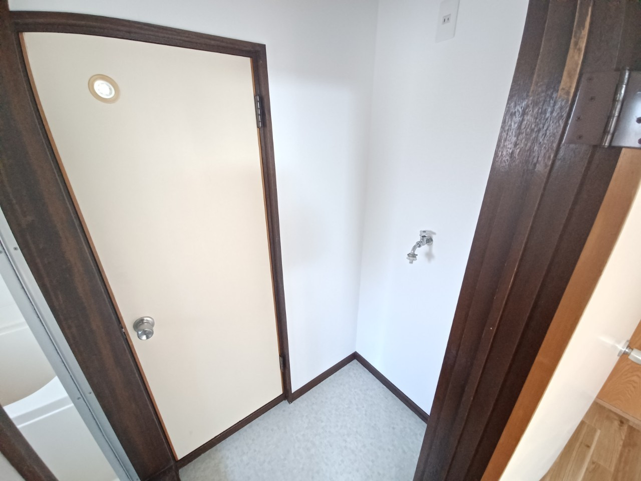 松山町1丁目8-10店舗付住居のその他|室内洗濯機置き場