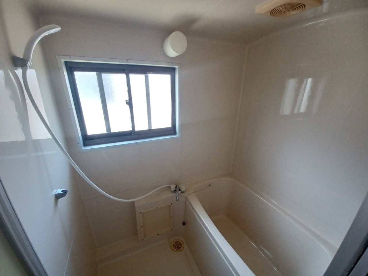 松山町1丁目8-10店舗付住居の浴室