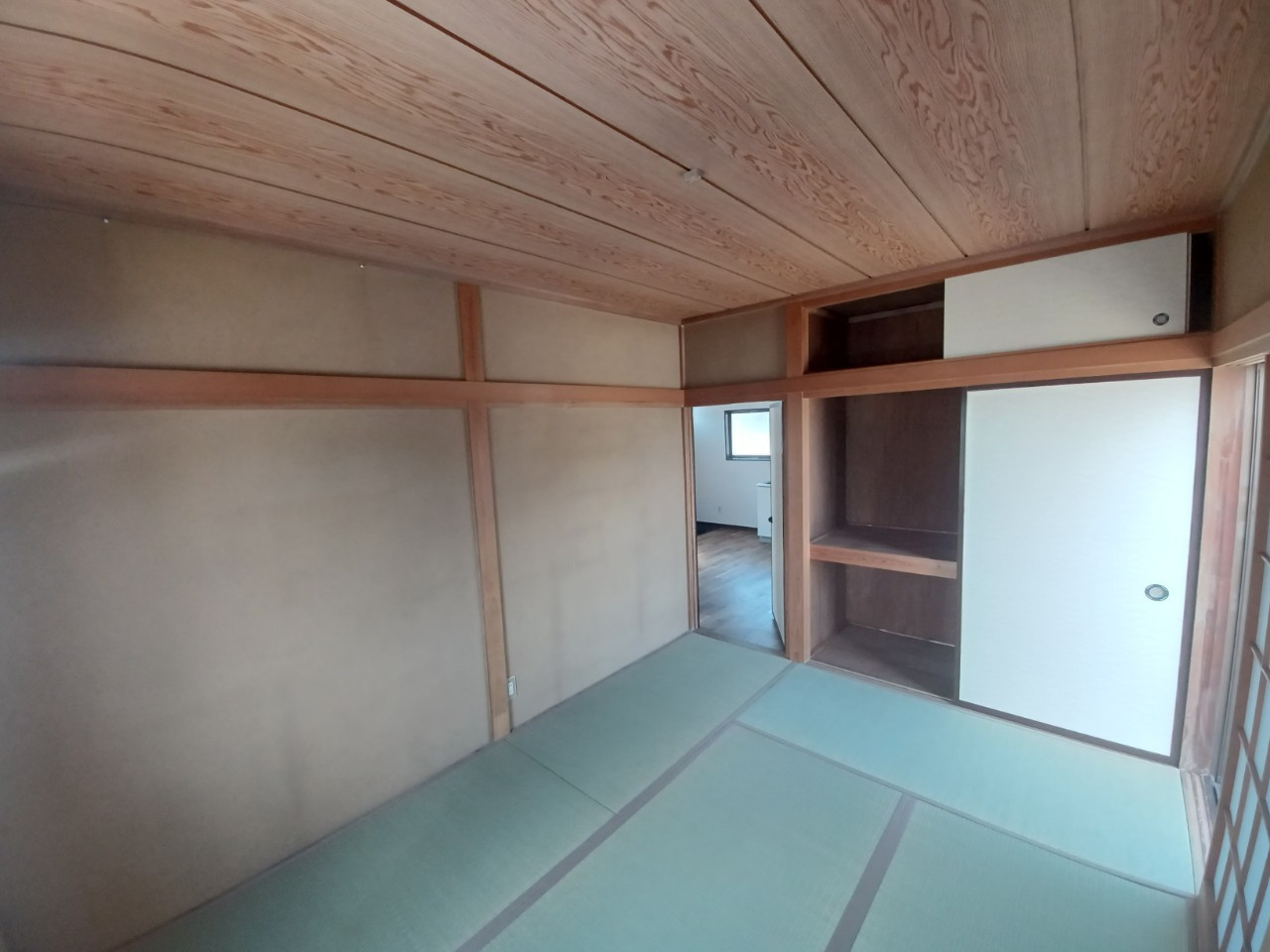 松山町1丁目8-10店舗付住居の和室