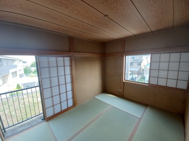 松山町1丁目8-10店舗付住居の和室