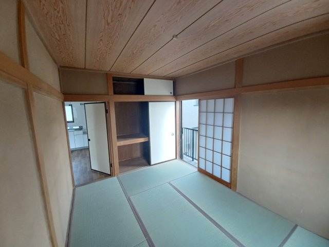 松山町1丁目8-10店舗付住居の和室