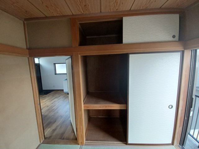 松山町1丁目8-10店舗付住居の収納