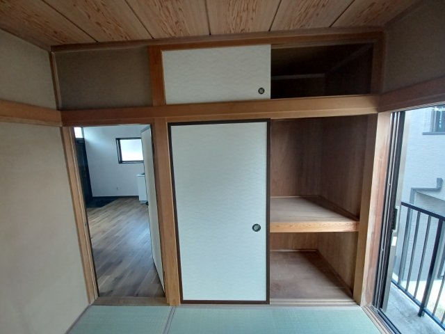 松山町1丁目8-10店舗付住居の収納