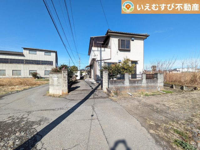 熊谷市久下　中古戸建の前面道路含む現地写真