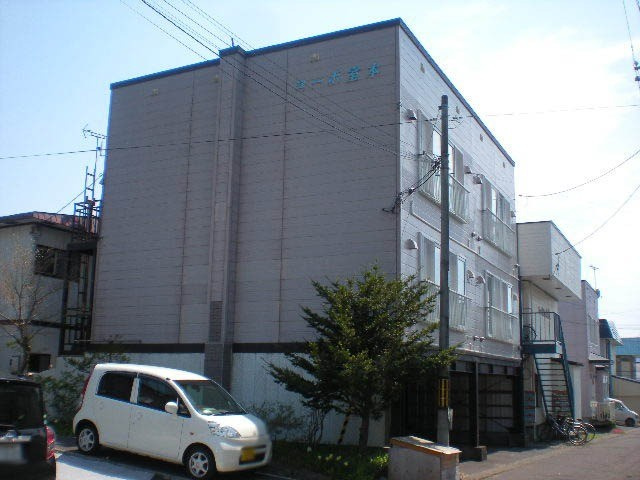 コーポ室本の外観