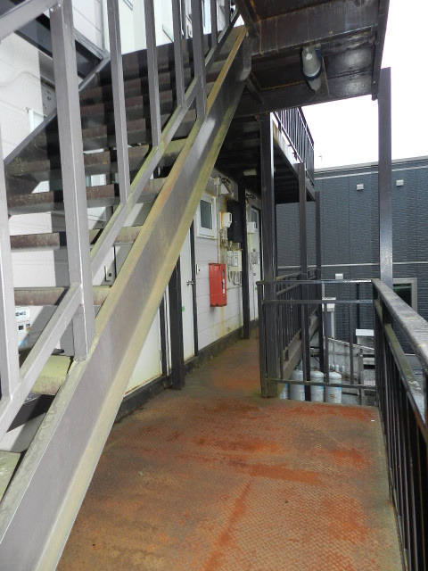 コーポ室本のエントランス