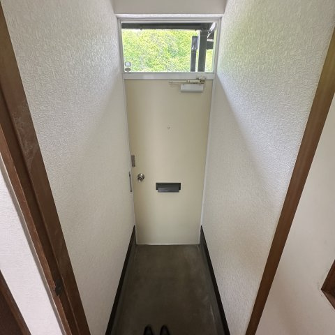 コーポ室本の玄関