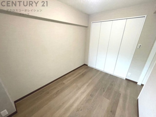 リラックスできるプライベート空間で、快適な睡眠をサポート。個人の好みに合わせたインテリアや寝具で心地良さを追求。プライベートな時間を過ごし、リフレッシュする場所におすすめです。