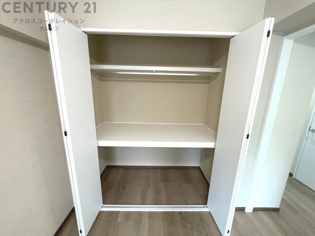 衣類やアクセサリー、小物類の収納が便利で整理整頓がしやすく、部屋の美観を保ちつつ、スペースを最大限に活用できます。衣服のしわやダメージを防ぎ、長持ちさせることができます。