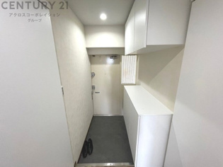 大きな玄関収納付きの玄関です　家族皆様の履物をしっかり収納できます