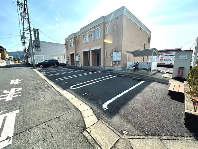 アクトガーデンの駐車場