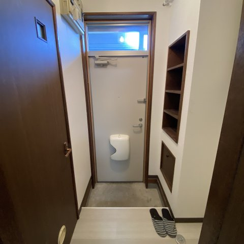 ＦＫマンションの玄関|明るい玄関です